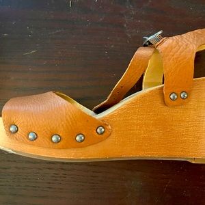 Lucky Brand wedge platform sandals with leather upper